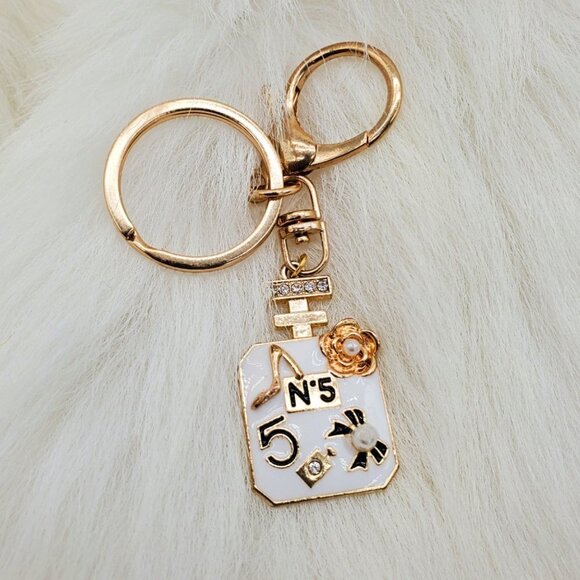 Large Gold Fragrance Pendant Key Chain | Chic and Elegant Key Chain | NEW - Picture 1 of 8